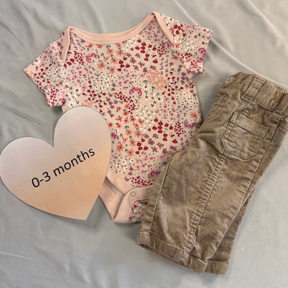 Old Navy - 2 piece newborn outfit/set. Size 0-3 months